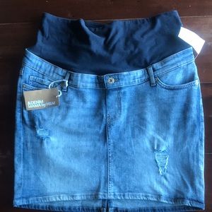 Short denim skirt (maternity)